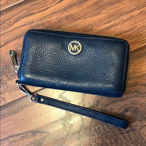 Michael Kors Black Wallet Wristlet - Picture 3 of 8